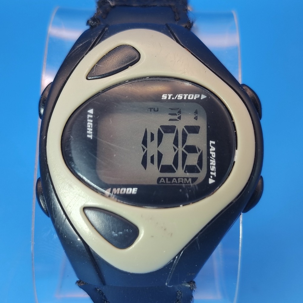Vintage 2004 Sport Lap Timer Alarm 42mm Womens‎ Digital Watch Adjustable Strap